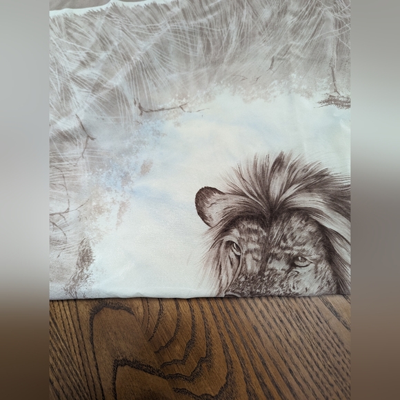 Siwbo scarf with lions head. Natural colours. Has a hand stitched rolled hem. - Picture 6 of 9